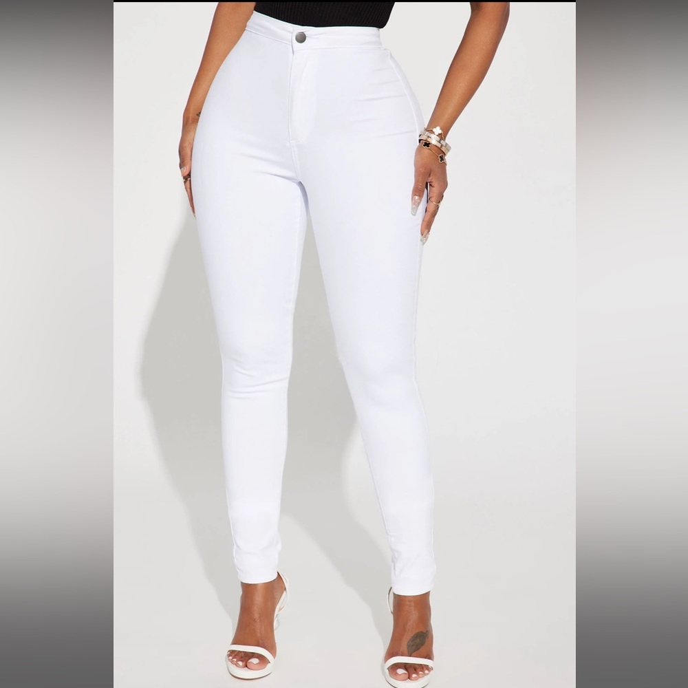 FashionNova | white skinny jeans size 5